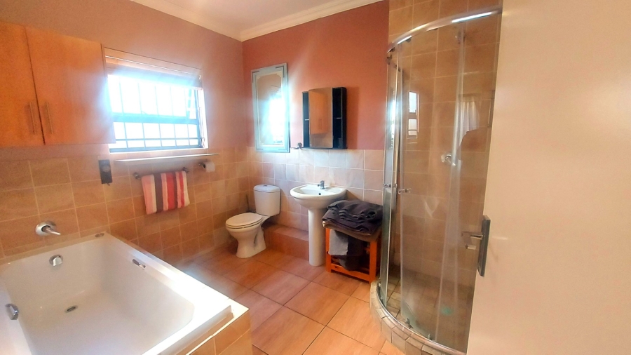 2 Bedroom Property for Sale in Gateway Manor North West